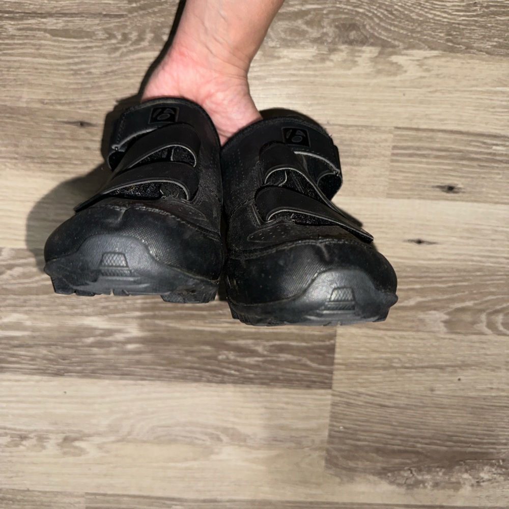 Bontrager‎ cycling shoes brooks 3 strap (Velcro)size 8.5 - Picture 4 of 7